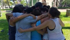 abrazo-grupal